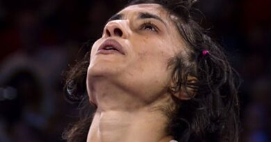She Came, She Won, She Fell: Vinesh’s Emotional Return Ends at Meenakshi’s Hands